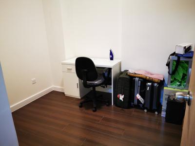 Phòng làm việc căn hộ The Sun Avenue, Quận 2 Căn hộ The Sun Avenue hướng cửa Đông Nam, đầy đủ nội thất.