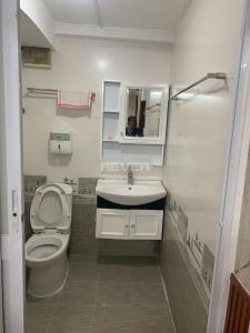 Phòng tắm căn hộ chung cư Tây Thạnh, Tân Phú Căn hộ chung cư Tây Thạnh nội thất cơ bản, ban công Đông Nam.