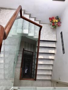 Cầu thang nhà phố quận Bình Thạnh Bán nhà phố Bình Lợi, Q. Bình Thạnh, diện tích 4x15m, sổ hồng đầy đủ.