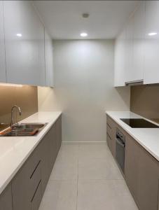khu vực bếp Masteri Millennium Căn hộ Masteri Millennium đầy đủ nội thất, view sông và thành phố.