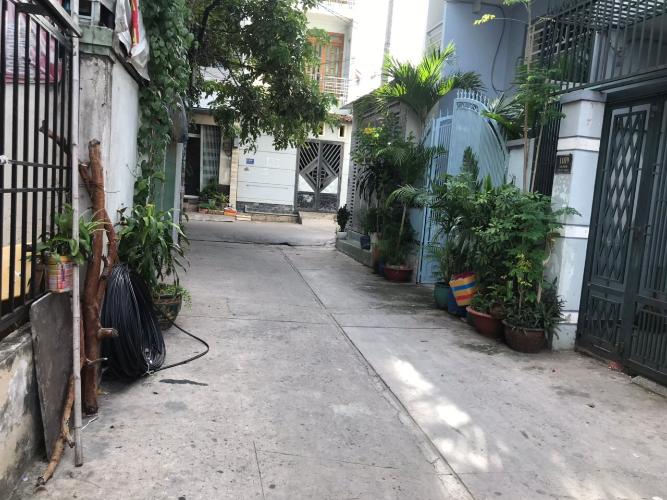 Đường hẻm nhà phố Quận Tân Phú Nhà phố Quận Tân Phú hẻm xe hơi rộng 4m, sổ hồng riêng.