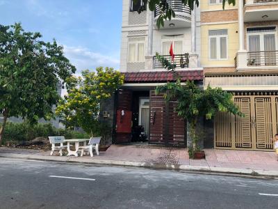 Nhà phố KDC Điền Phúc Thành, quận 9 Nhà phố KDC Điền Phúc Thành diện tích 5m x20m, có sân vườn rộng