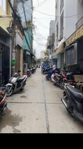 Đường nhà phố Nhà phố diện tích đất 3.8mx11m hẻm xe hơi 4m, hướng Đông.