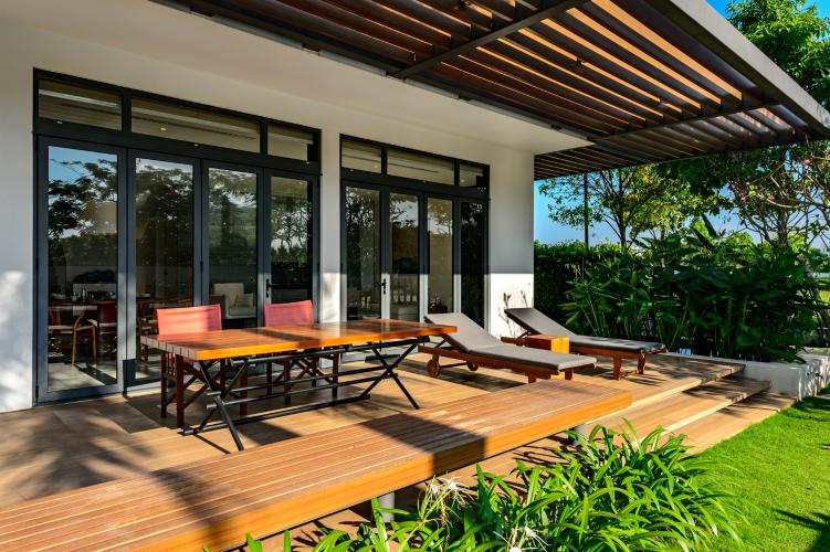 Lucasta - lucasta-khang-dien-khuon-vien