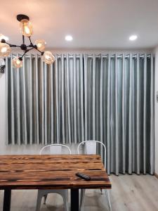 Căn hộ chung cư Khánh Hội 1, Quận 4 Căn hộ chung cư Khánh Hội view thành phố sầm uất, nội thất đầy đủ.