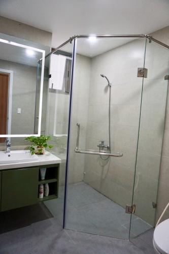 Nhà vệ sinh Saigon South Residence Căn hộ Saigon South Residence tầng 15 ban công hướng Bắc đón gió mát