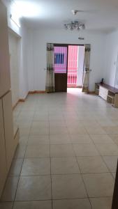 Phòng khách căn hộ Chung cư Mỹ Phước, Bình Thạnh Căn hộ Chung cư Mỹ Phước tầng thấp gồm 3 phòng ngủ, nội thất cơ bản.