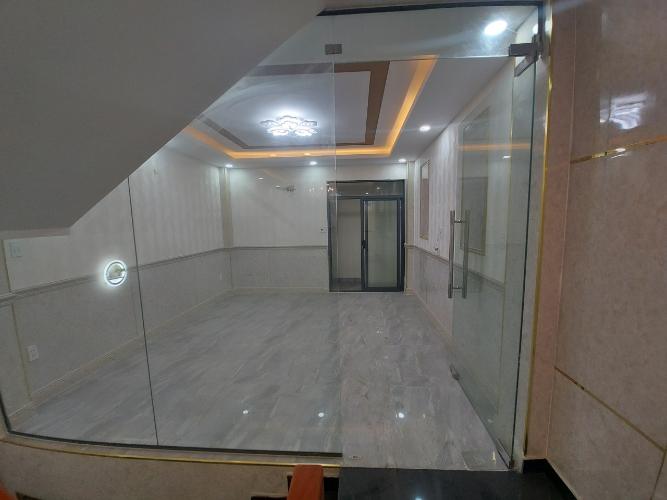 Không gian nhà phố Quận Gò Vấp Nhà phố diện tích 64m2, kết cấu 1 trệt 3 lầu và sân thượng, sổ hồng riêng.