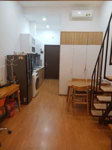 không gian căn hộ The Sun Avenue Căn hộ Officetel The Sun Avenue view nội khu, nội thất đầy đủ.