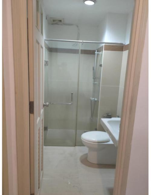Toilet căn hộ ERA TOWN Bán căn hộ Era Town 2 phòng ngủ, tầng cao, diện tích 67m2, đầy đủ nội thất