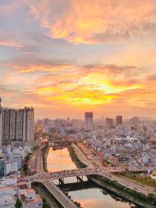 Căn hộ Saigon Royal, Quận 4 Căn Officetel Saigon Royal tầng cao, view ngắm hoàng hôn tuyệt đẹp.