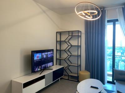 Phòng khách Feliz En Vista, Quận 2 Căn hộ Feliz En Vista đầy đủ nội thất, nhìn ra Landmark 81.