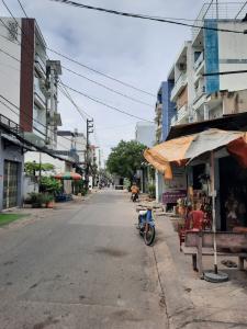 Đường nhà phố Phan Huy Ích, Gò Vấp Nhà phố hướng Đông Nam, nằm trong hẻm rộng buôn bán sầm uất