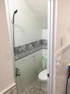 Bên trong nhà phố Lạc Long Quân, Quận 11 Nhà phố hướng Đông Bắc, hẻm 4m xe hơi, thông thoáng đường lớn.