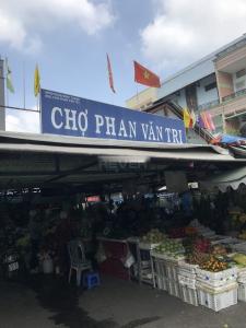 Xung quanh nhà phố Nguyên Hồng, Gò Vấp Nhà phố hướng Đông, hẻm xi măng nhỏ thông thoáng, an ninh. 