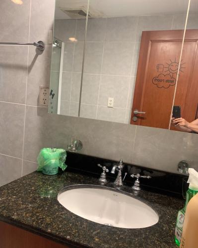 Phòng tắm The Manor, Bình Thạnh Căn hộ The Manor tầng trung, đầy đủ nội thất