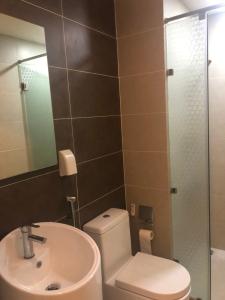 Phòng tắm office-tel Sunrise City Bán office-tel Sunrise City tầng thấp khu North, đầy đủ nội thất.