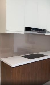 Phòng bếp căn hộ Central Premium, Quận 8 Căn hộ Central Premium tầng 17 nội thất cơ bản, view nội khu mát mẻ.