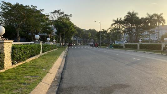 Đường nhà phố Quận 9 Nhà phố KDC Mega Residence Quận 9 hướng Đông, đầy đủ nội thất.