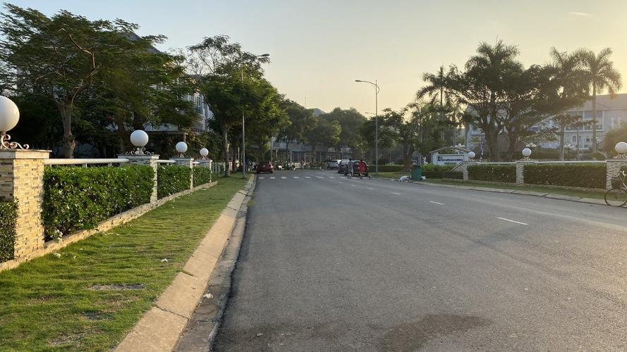 Đường nhà phố Quận 9 Nhà phố KDC Mega Residence Quận 9 hướng Đông, đầy đủ nội thất.