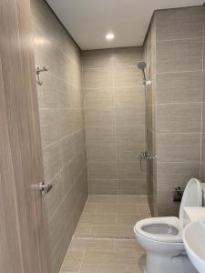 Phòng tắm Vinhomes Grand Park, Quận 9 Căn hộ Vinhomes Grand Park hướng Đông Bắc, đón gió mát.
