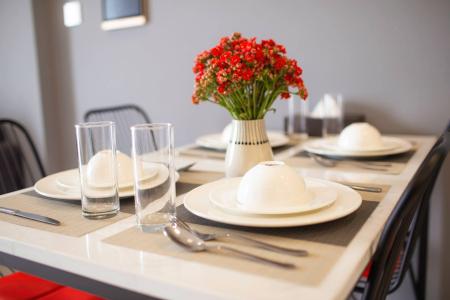 Phòng ăn căn hộ VINHOMES CENTRAL PARK Bán căn hộ Vinhomes Central Park 1PN, tầng cao, đầy đủ nội thất, view sông Sài Gòn và thành phố