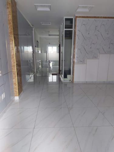 Bên trong nhà phố đường số 3, Gò Vấp Nhà 1 hầm 1 trệt 3 lầu 100m2 hướng Đông, khu dân cư hiện đại.