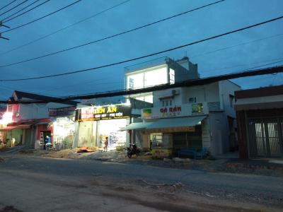 Đường trước mặt bằng kinh doanh Huyện Hóc Môn Mặt bằng kinh doanh đường Đặng Thúc Vịnh, diện tích 80m2 tiện kinh doanh.