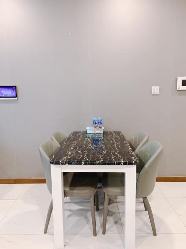 Căn hộ Vinhomes Central Park, Quận Bình Thạnh Căn hộ cao cấp Vinhomes Central Park tầng 43, có 1 phòng ngủ.