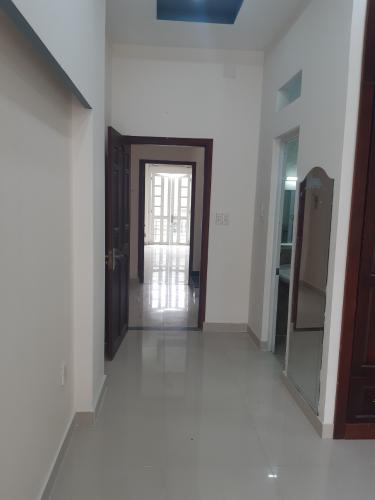 Bên trong nhà phố Trương Phước Phan, Bình Tân Nhà phố hướng Đông Nam, mặt tiền đường tỉnh lộ 10 rộng rãi.