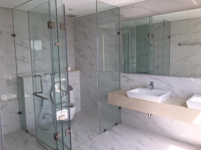 Phòng tắm căn Lofthouse Diamond Island, Quận 2 Căn hộ Duplex Diamond Island, view thoáng mát, cửa hướng Tây Bắc.
