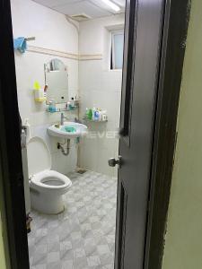 Phòng tắm bên trong Căn hộ Nhất Lan Căn hộ Chung cư Nhất Lan tầng 5 diện tích 50m2, nội thất cơ bản.