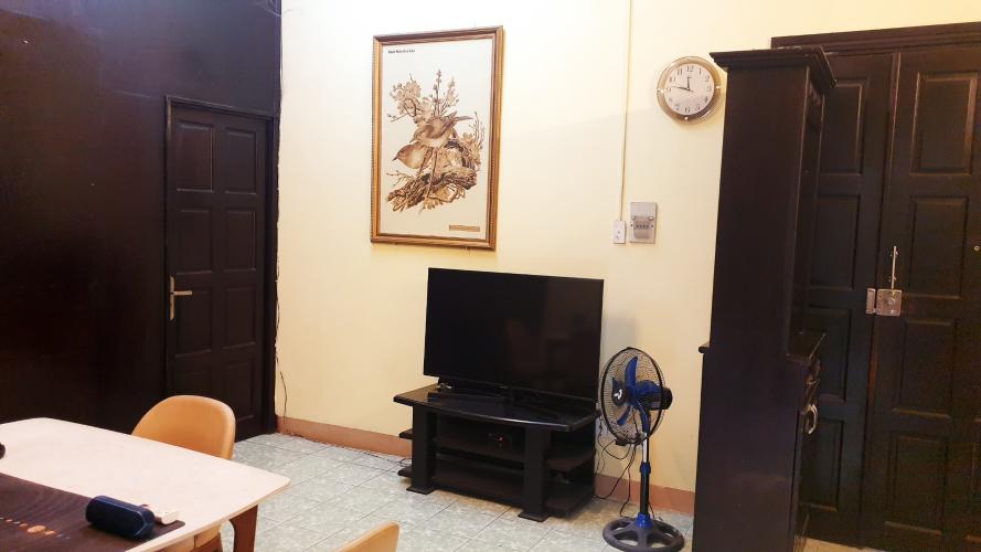 Phòng khách căn hộ Đào Duy Từ, Quận 10 Căn hộ Đào Duy Từ tầng thấp hướng Tây Bắc, đầy đủ nội thất.