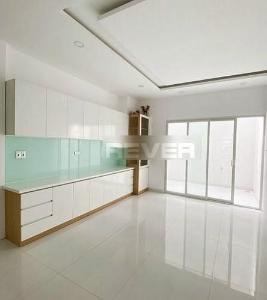 Nhà phố Quận 7 Nhà phố thiết kế kỹ lưỡng có 1 trệt 3 lầu diện tích 72m2, nội thất cơ bản.