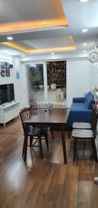 Phòng khách chung cư Miếu Nổi, Bình Thạnh Căn hộ chung cư Miếu Nổi hướng Nam, view sông mát mẻ.