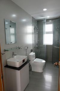 phòng vệ sinh nhà phố park riverside Nhà phố Park Riverside Tân Cảng đầy đủ nội thất, hiện đại.