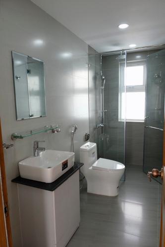 phòng vệ sinh nhà phố park riverside Nhà phố Park Riverside Tân Cảng đầy đủ nội thất, hiện đại.
