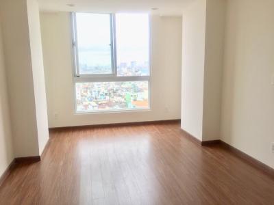 Phòng ngủ căn hộ Remax Plaza Căn hộ Remax Plaza tầng cao nội thất cơ bản, view thành phố sầm uất.