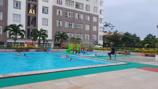 Hồ bơi Chánh Hưng- Giai Việt, Quận 8 Căn hộ Chánh Hưng Giai Việt tầng trung, ban công hướng Đông.