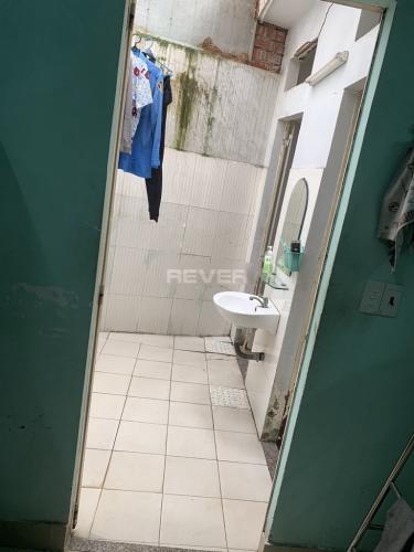 Phòng tắm nhà phố Nhà phố Quận 12 mặt tiền hẻm rộng 8m, diện tích đất 117m2.