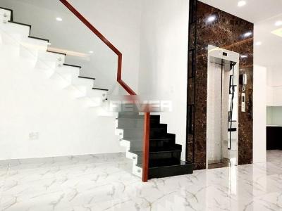 Nhà phố Quận 7 Nhà phố có sổ đỏ diện tích 94m2, khu dân cư văn minh và yên tĩnh.