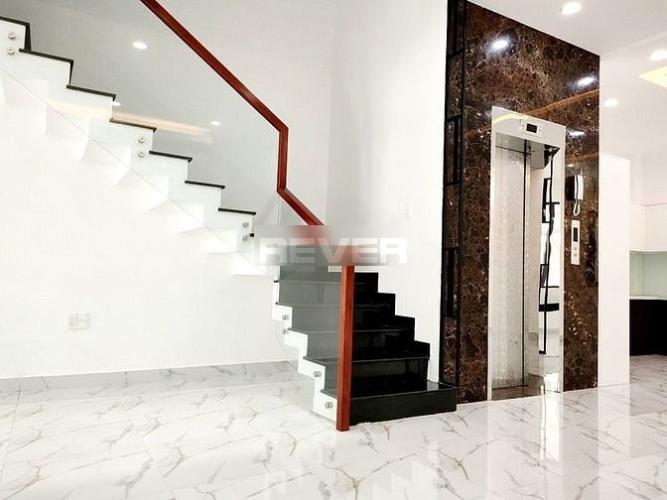 Nhà phố Quận 7 Nhà phố có sổ đỏ diện tích 94m2, khu dân cư văn minh và yên tĩnh.