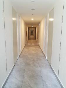 Hành lang Kingdom 101, Quận 10 Căn hộ Kingdom 101 nội thất cơ bản, ban công hướng Nam.