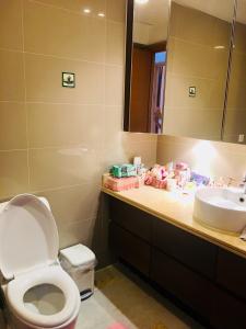 Căn hộ Saigon Pearl , Quận Bình Thạnh Căn hộ Saigon Pearl tầng 21 đầy đủ nội thất, view thoáng mát.