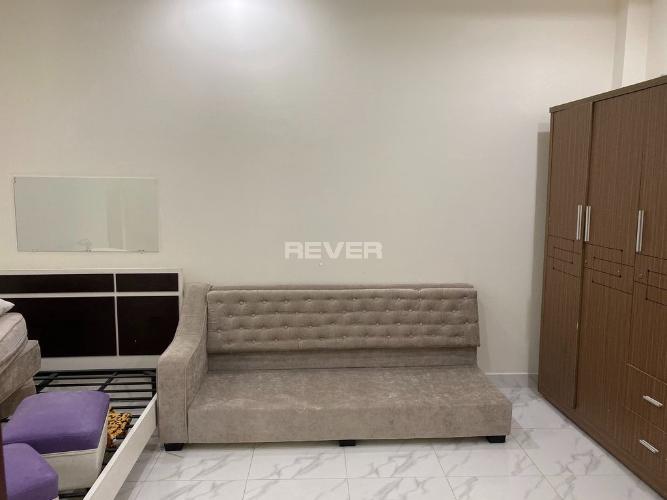 Bên trong nhà phố Huỳnh Tấn Phát, Nhà Bè Nhà phố hướng Đông hẻm nhựa xe hơi ra vào, diện tích 200m2.