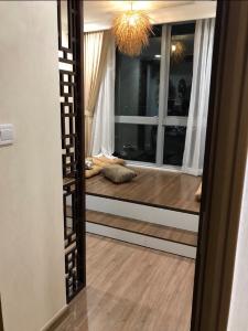 Căn hộ Vinhomes Central Park, Quận Bình Thạnh Căn hộ Vinhomes Central Park tầng cao cửa hướng Đông Bắc, view thoáng mát.