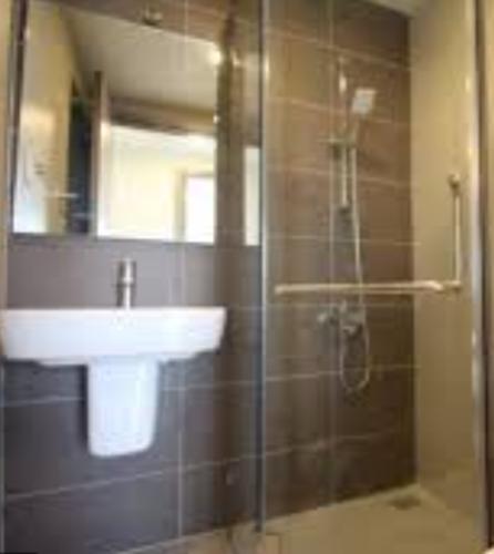 Phòng tắm căn hộ Lexington Residence, Quận 2 Căn hộ Lexington Residence cửa chính hướng Đông, ban công hướng Tây.