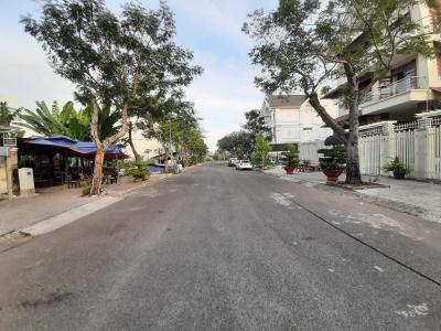 Đường nhà Quận 7 Nhà phố khu dân cư ven sông diện tích sử dụng 329m2, hướng Nam.