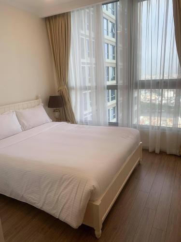 Phòng ngủ Vinhomes Central Park Căn hộ Vinhomes Central Park tầng cao, ban công hướng Tây Bắc.