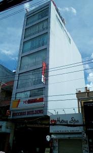 Mặt tiền văn phòng Quận Tân Phú Văn phòng tòa nhà Success Building, có thang máy và hầm để xe.